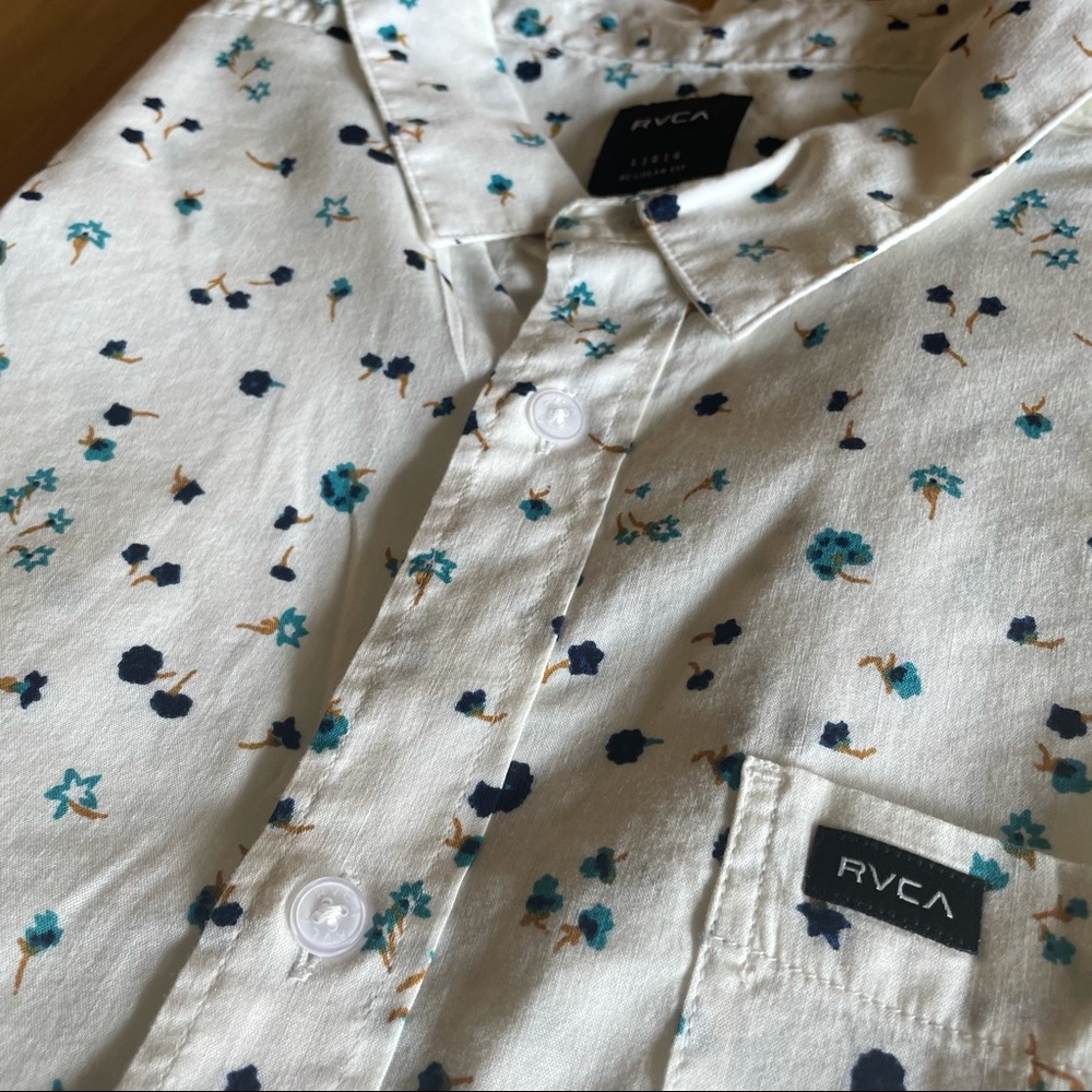 RVCA | 🆕 Calico button up - Picture 4 of 9